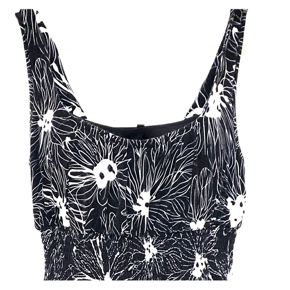 🍄2for20🍄D.Hayes B&W Summer Dress, Built in Cups